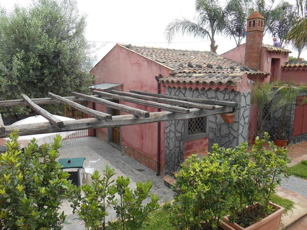 Villa Del Nespolo Fiumefreddo di Sicilia Bagian luar foto
