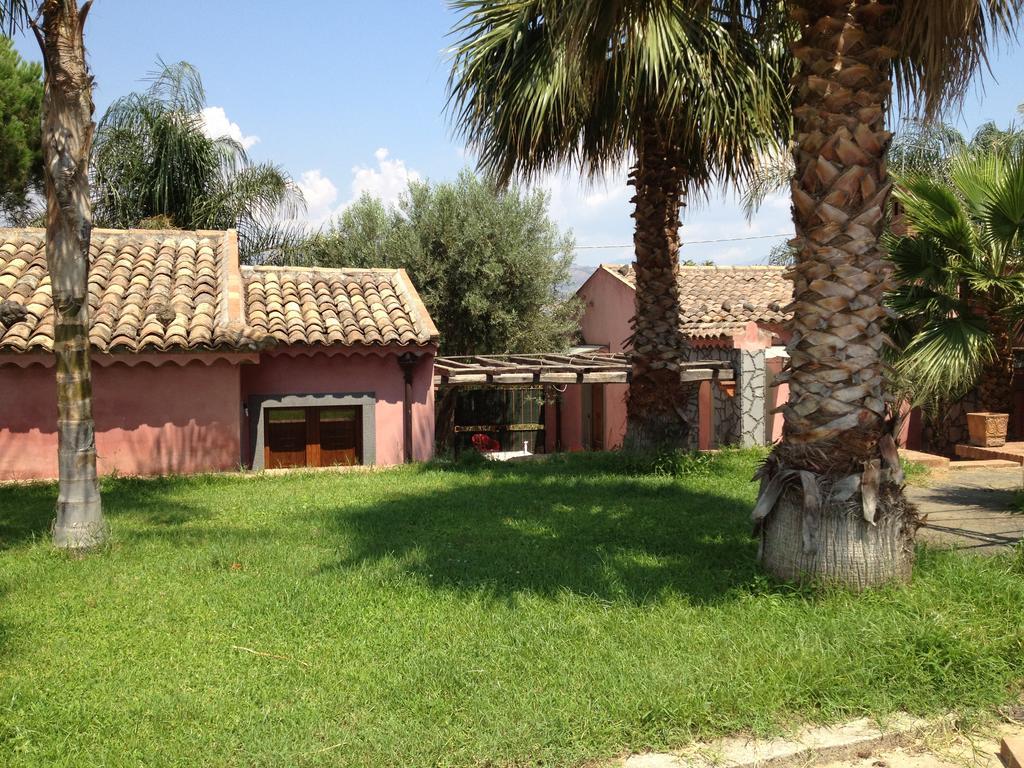 Villa Del Nespolo Fiumefreddo di Sicilia Bagian luar foto